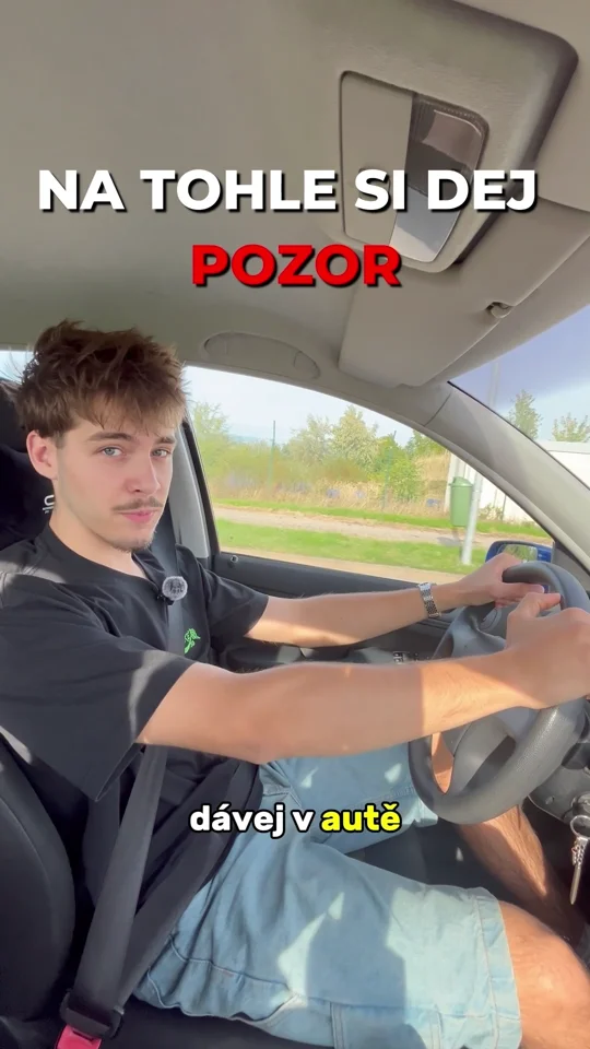 Nejdřív blinkr. Potom brzda.